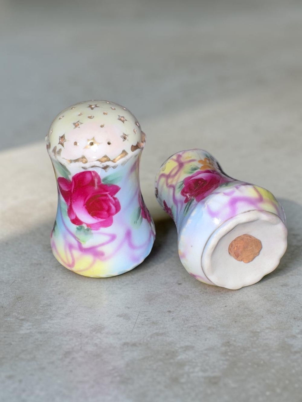 Vintage Porcelain Salt Pepper Shakers Hand Painted Roses Gold Gilt Cork Pair - Picture 3 of 8